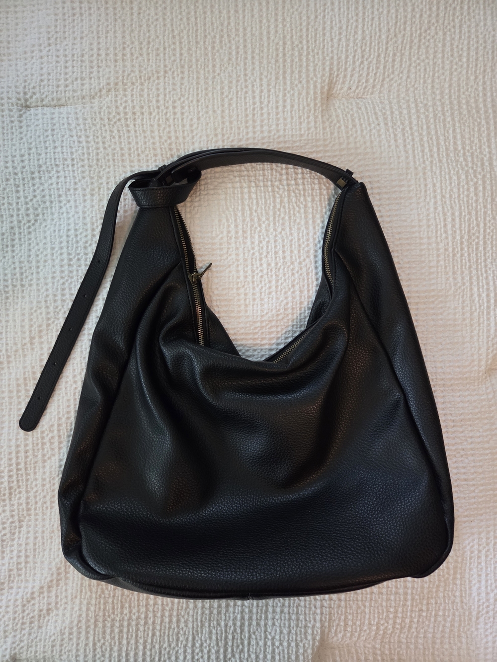 Gap Vegan Black Pebble Leather Slouchy Bag NWOT